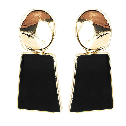Fancy drop earrings in gold and black color