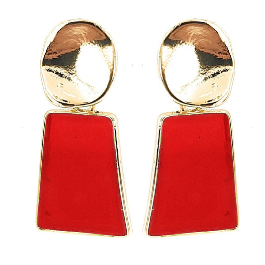 Fancy drop earrings in gold and red color