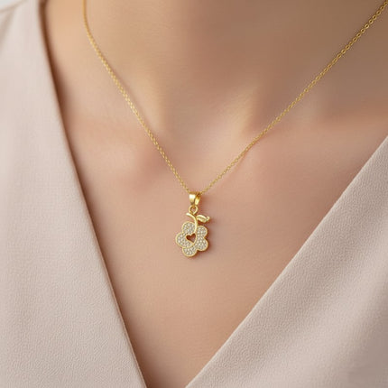 Collier pour femme chaîne ornée d'un pendentif fleur et cœur sertis de zirconiums Colliers plaqué or Bijouxmode