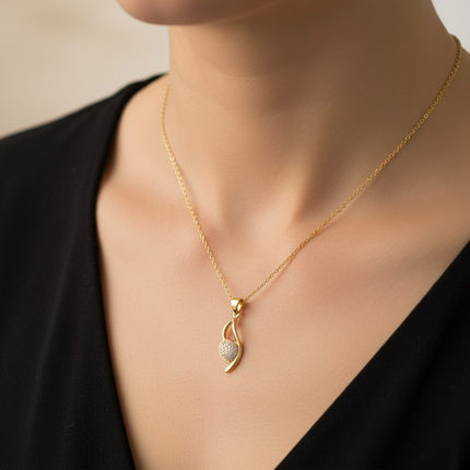 Collier pour femme chaîne ornée d'un joli pendentif original cœur sertis de zirconiums Colliers plaqué or Bijouxmode