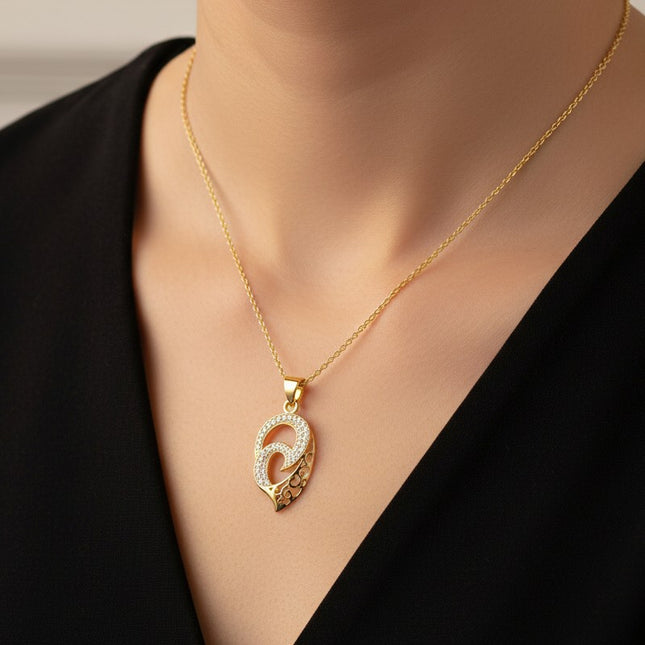 Collier pour femme chaîne ornée d'un joli pendentif entrelacé serti de zirconiums Colliers plaqué or Bijouxmode