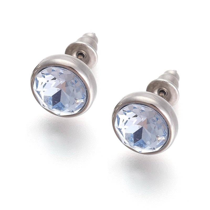 Pendientes de mujer en acero con diamantes y circonitas blancas y reflejos azules.