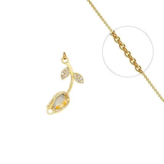 Collier chaîne et pendentif fleur avec zirconiums sertis jaune orangé